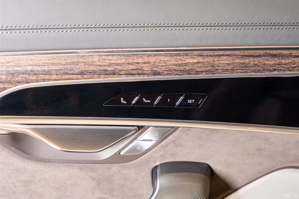 Audi A8L, 2022 14