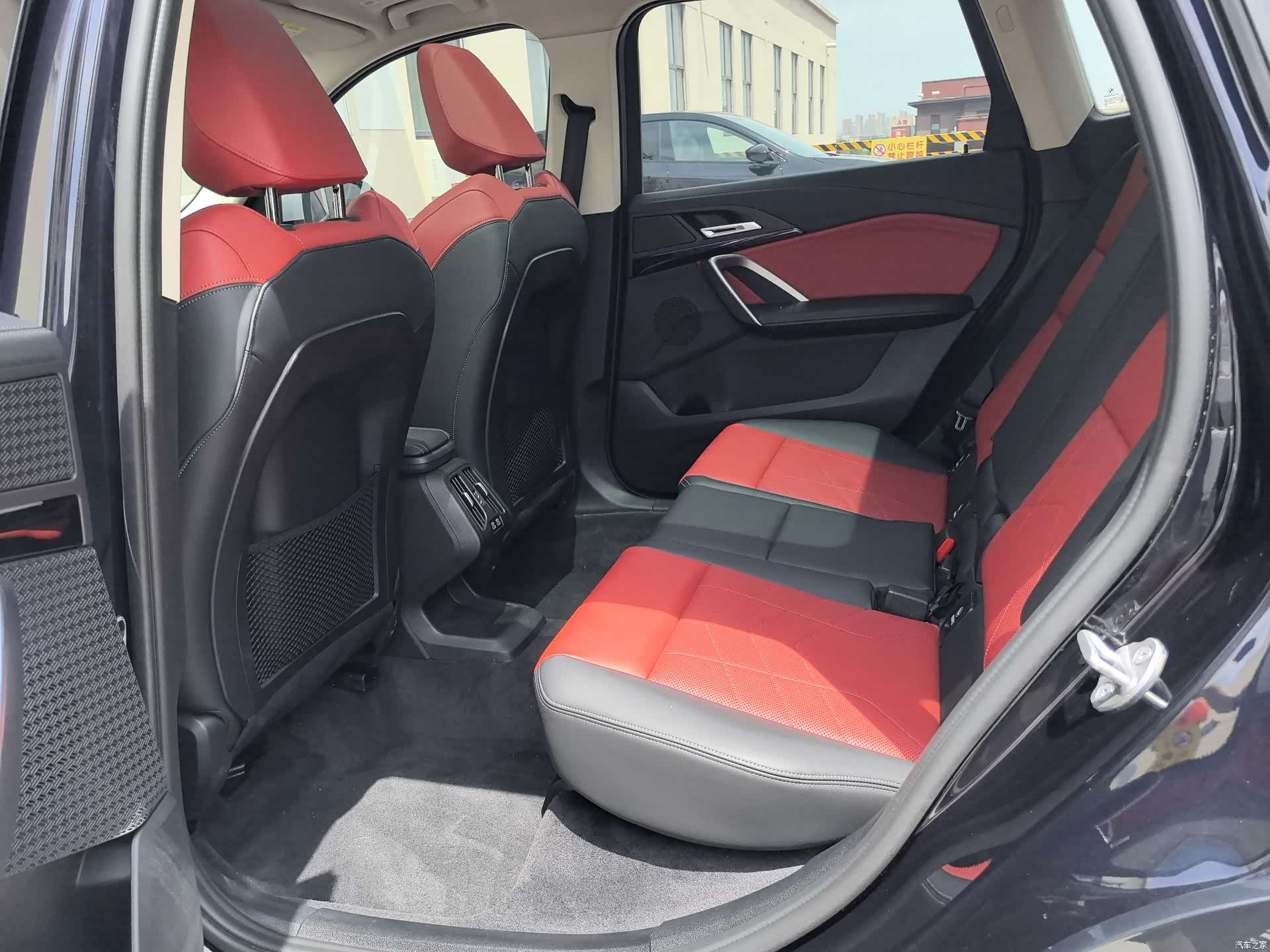 BMW X1, 2023 все фото
