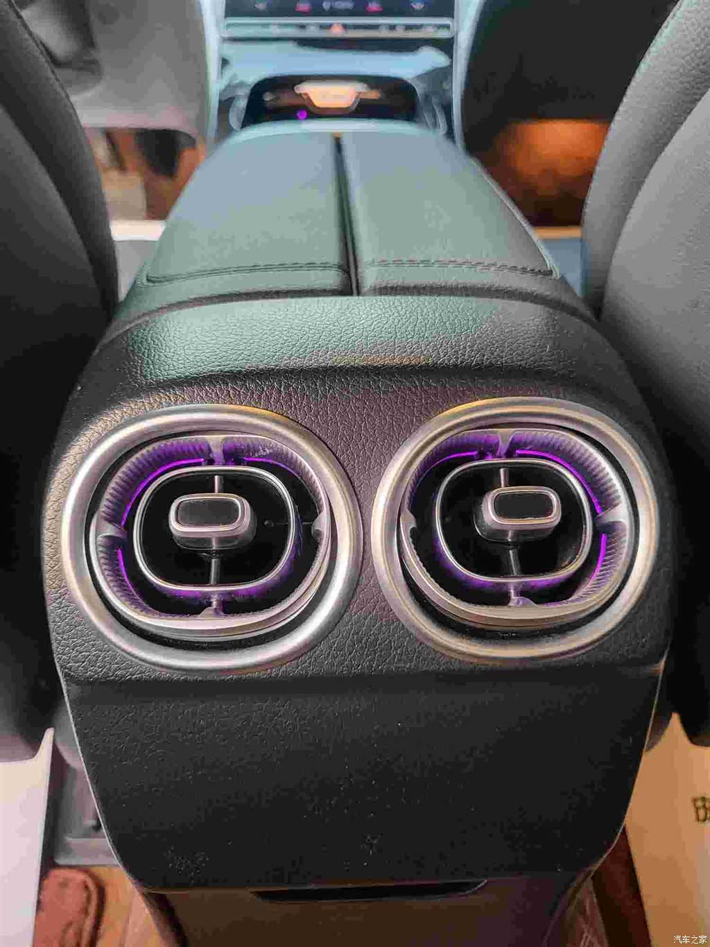 Mercedes-Benz C-Class, 2024 16