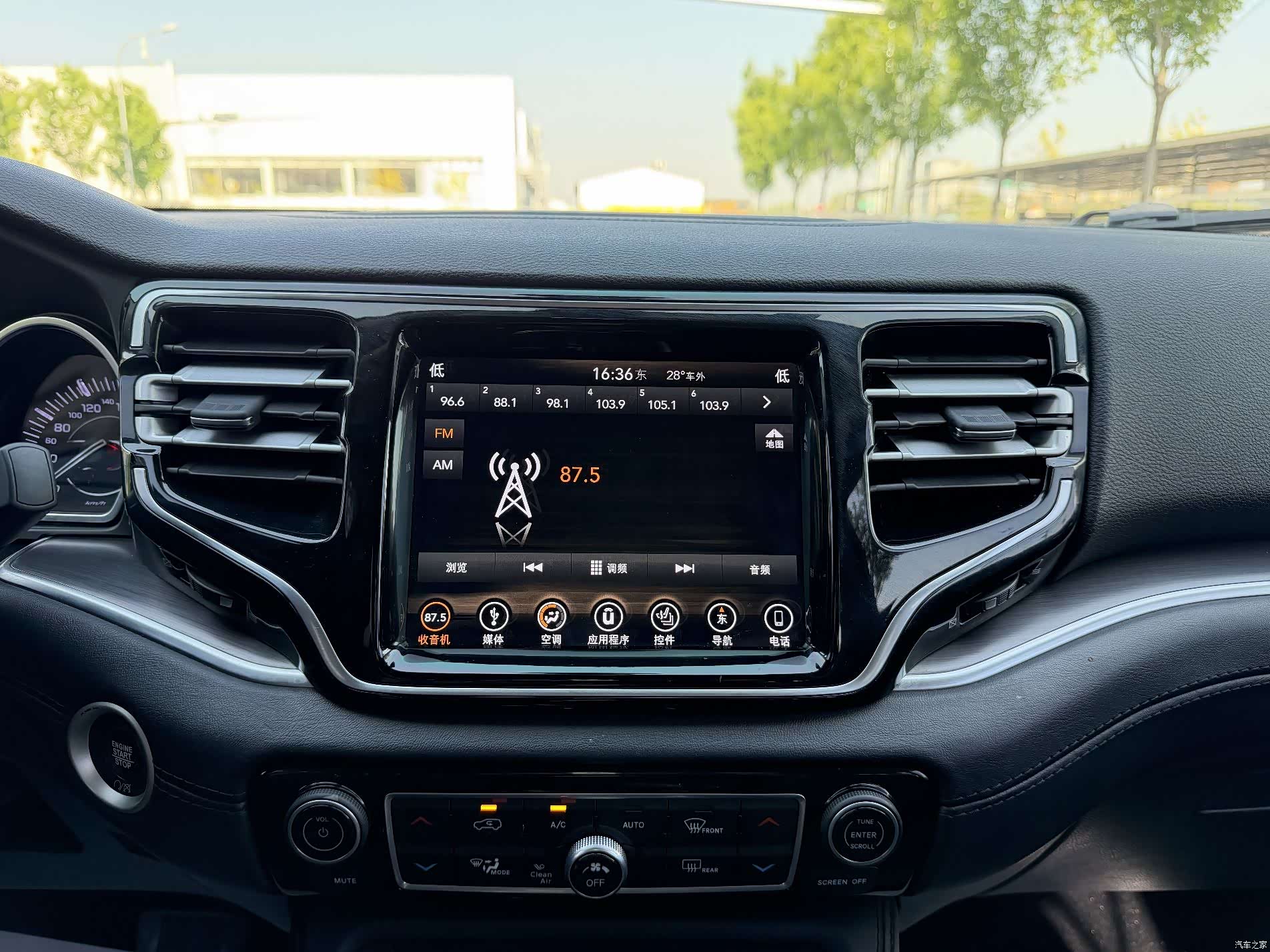 Jeep Grand Commander, 2019 24