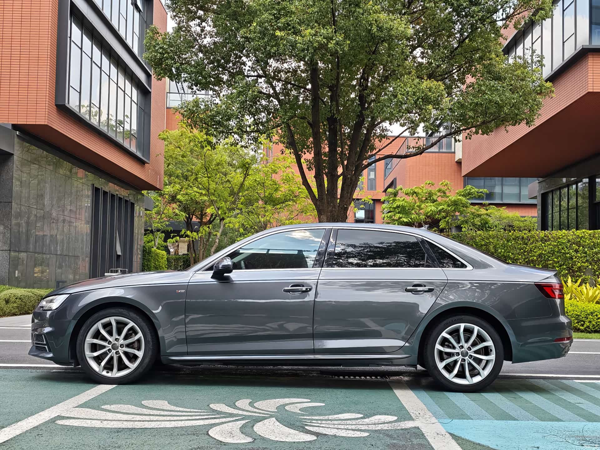 Audi A4L, 2018 7