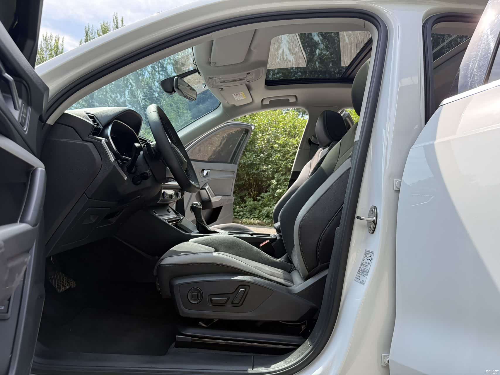 Audi Q3, 2022 11
