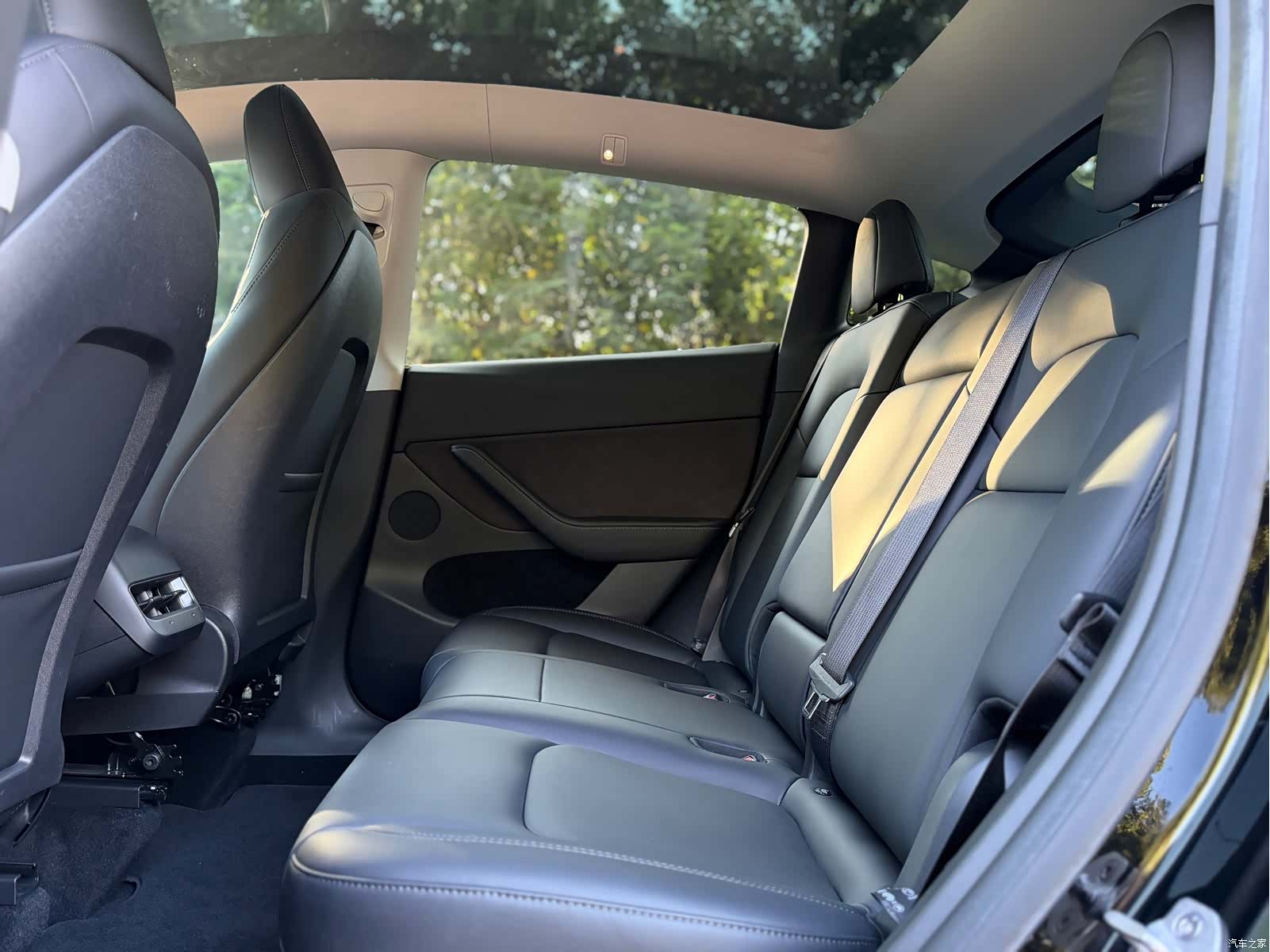 Tesla Model Y, 2023 12