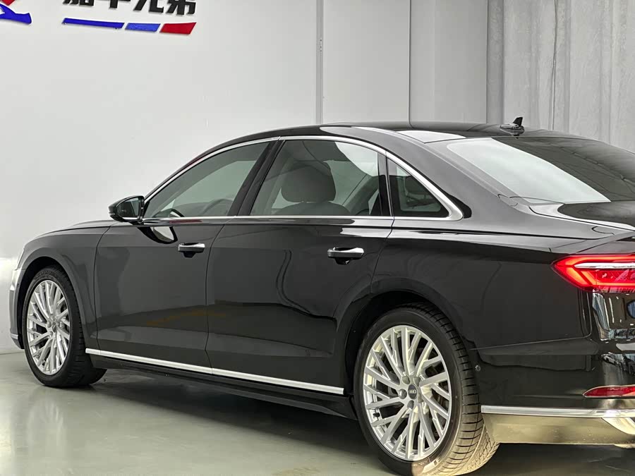 Audi A8 2018, фото 12