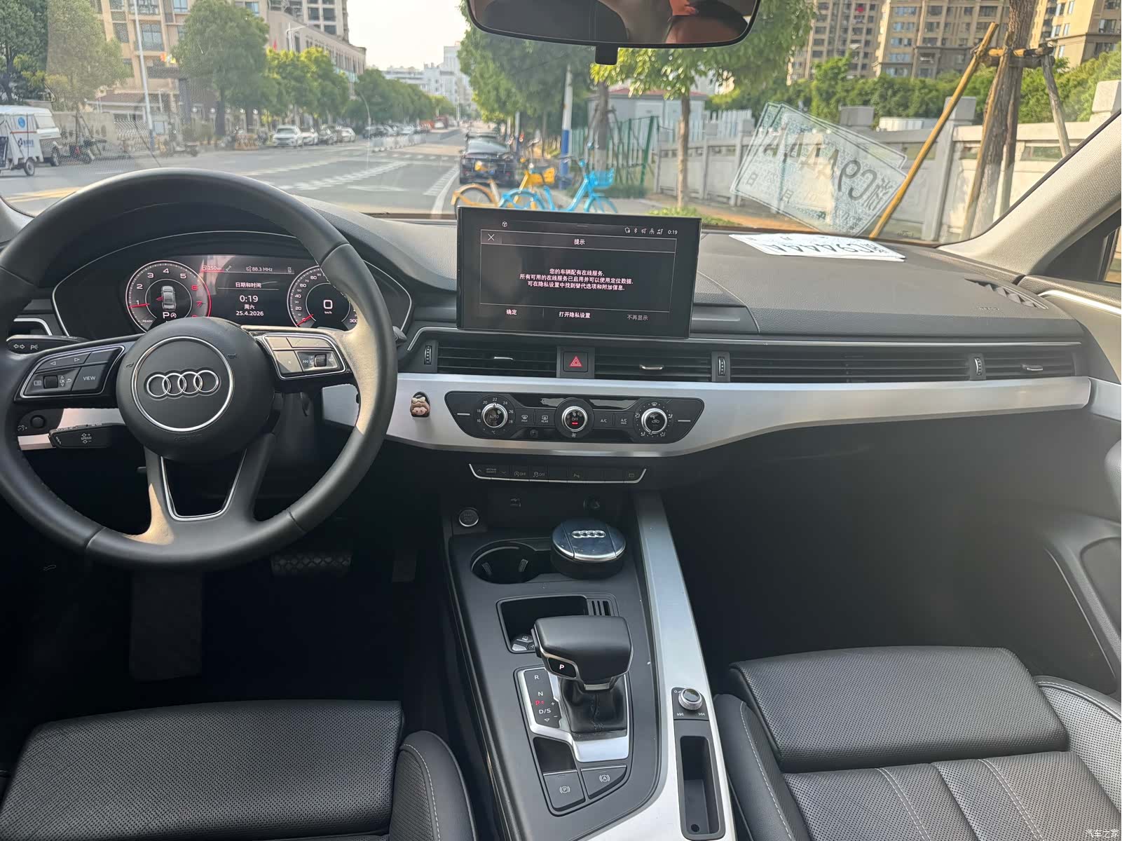 Audi A4L, 2022 все фото