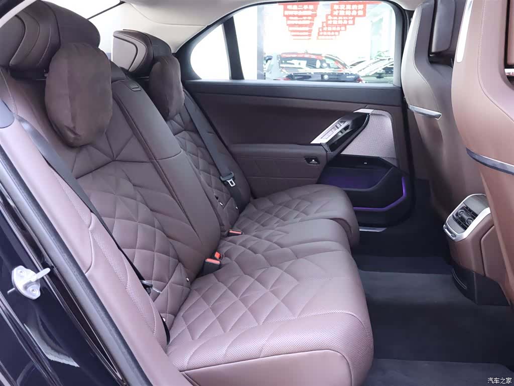 BMW i7, 2023 21