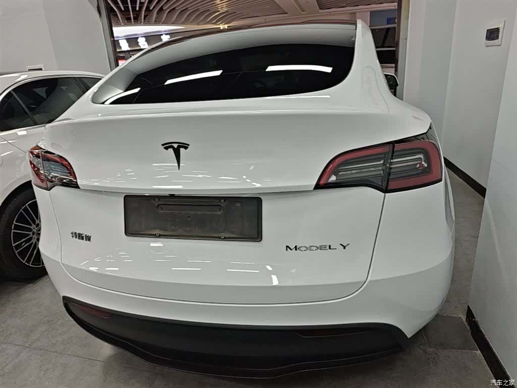 Tesla Model Y, 2024 6