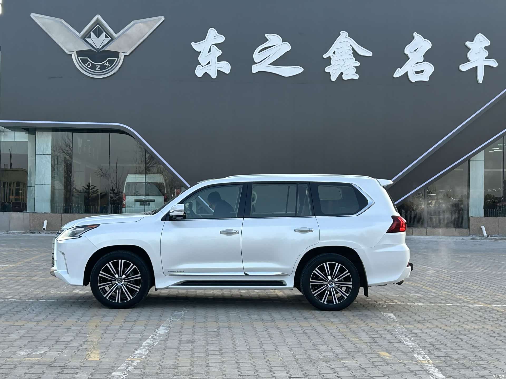 Lexus LX, 2019 4