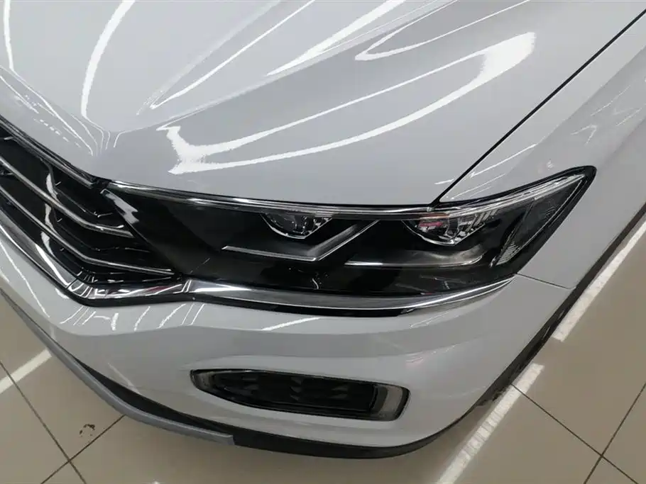 Volkswagen T-ROC exploring Songs