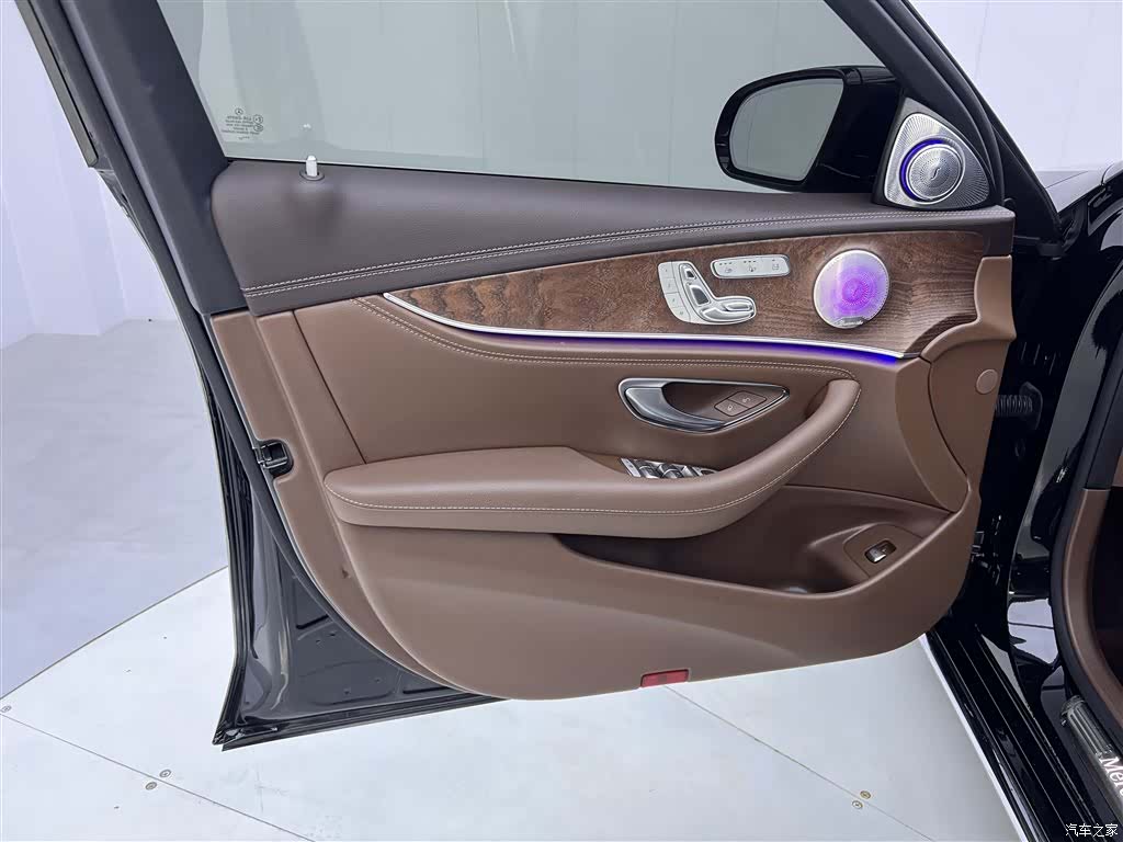 Mercedes-Benz E-Class, 2023 17