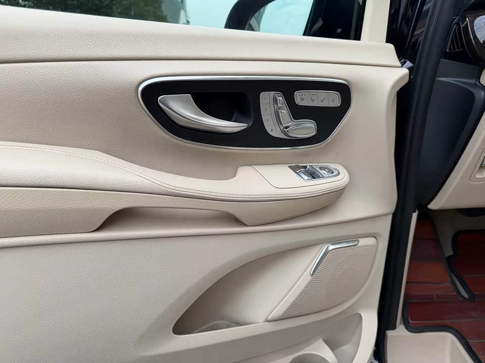 Mercedes-Benz V-class