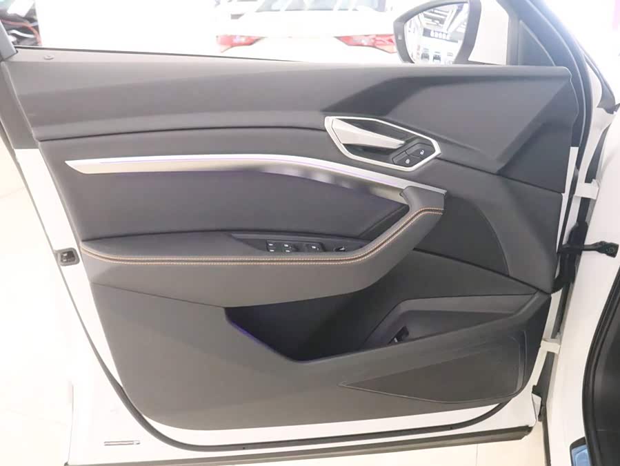 Audi e-tron 2025, фото 11