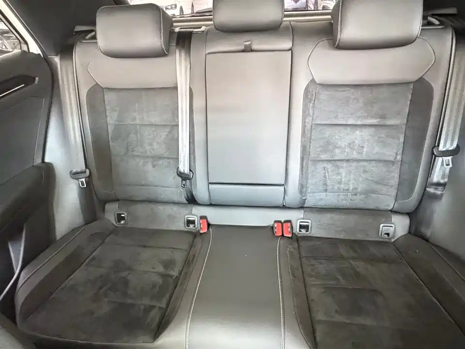 Volkswagen T-ROC exploring Songs