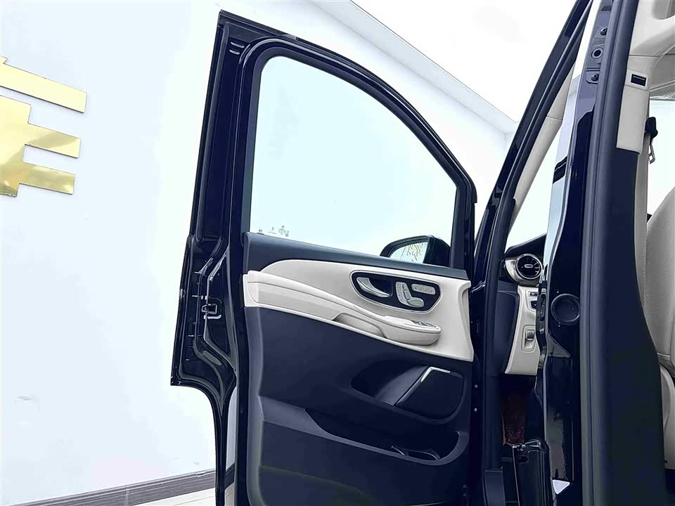 Mercedes-Benz V-class