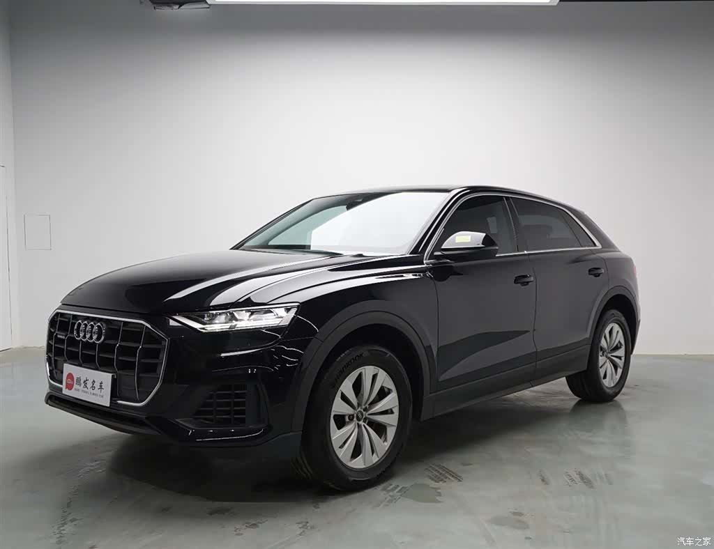 Audi Q8, 2022 1