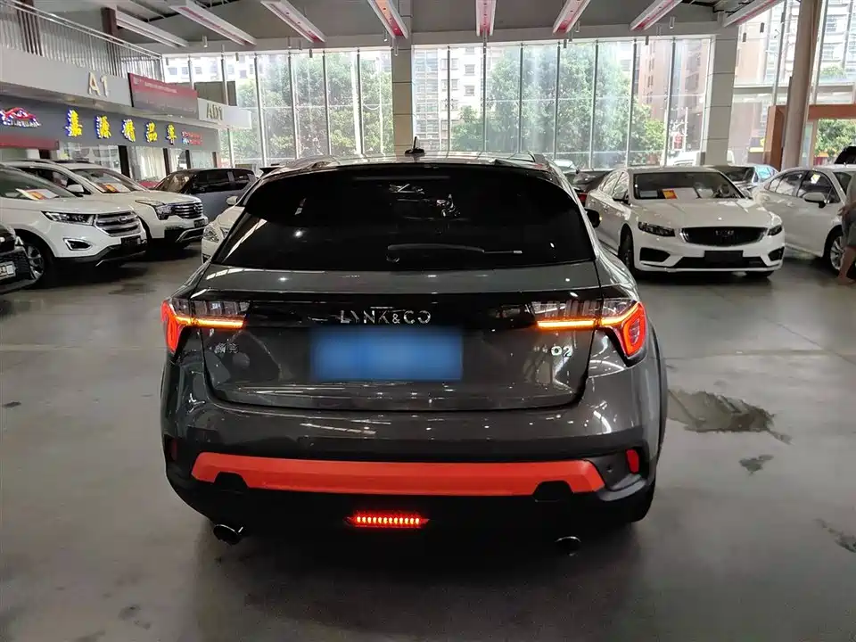 Lynk & Co 02