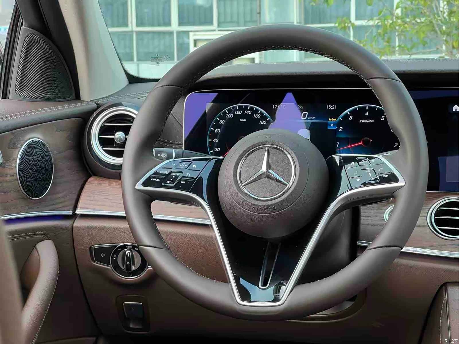 Mercedes-Benz E-Class, 2024 19