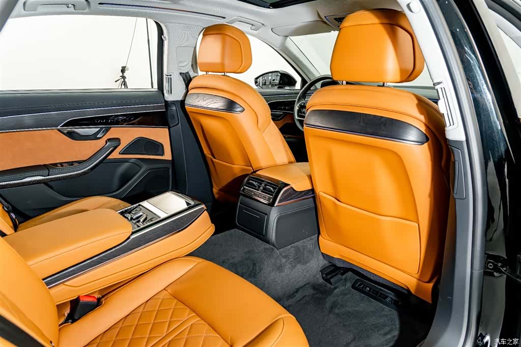 Audi A8L, 2024 22