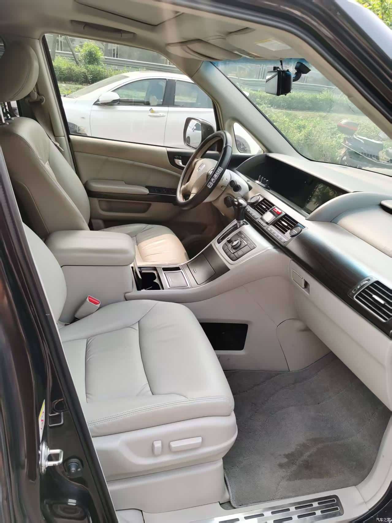Honda Elysion, 2016 11