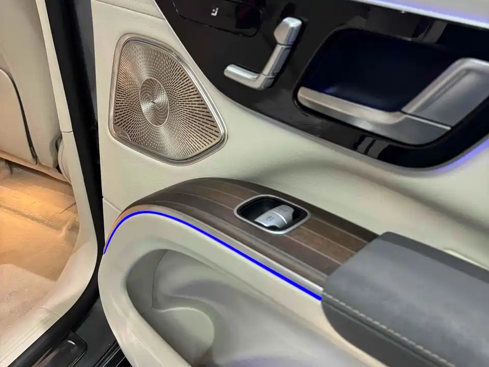 Mercedes-Benz EQS SUV