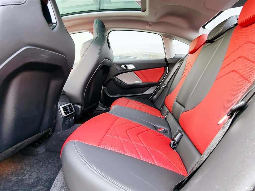 BMW 2 Series, 2025 10