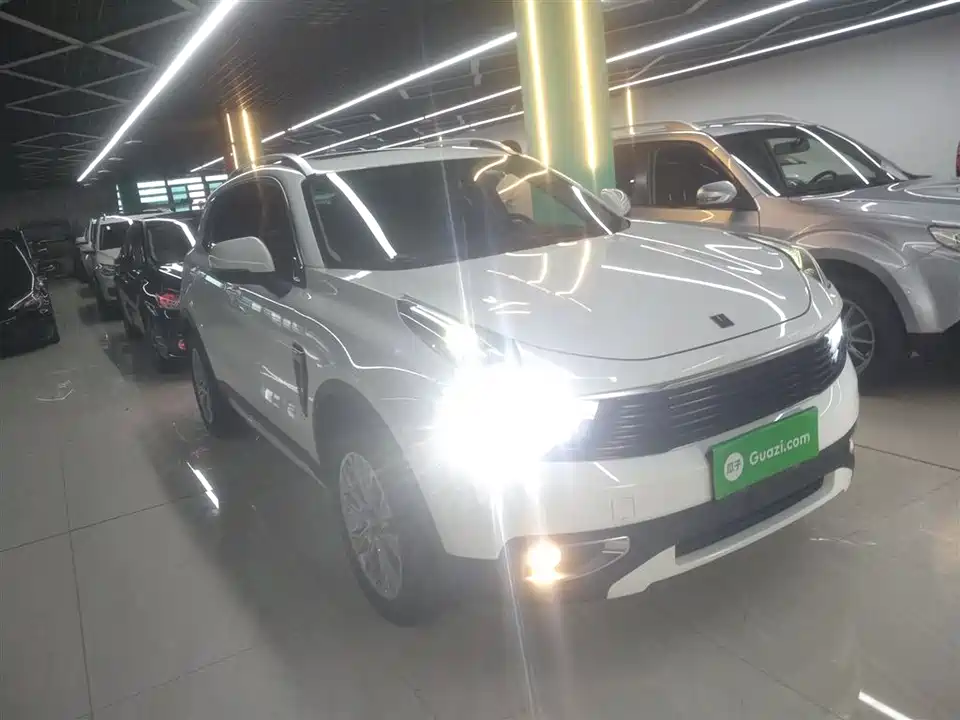 Lynk & Co 01
