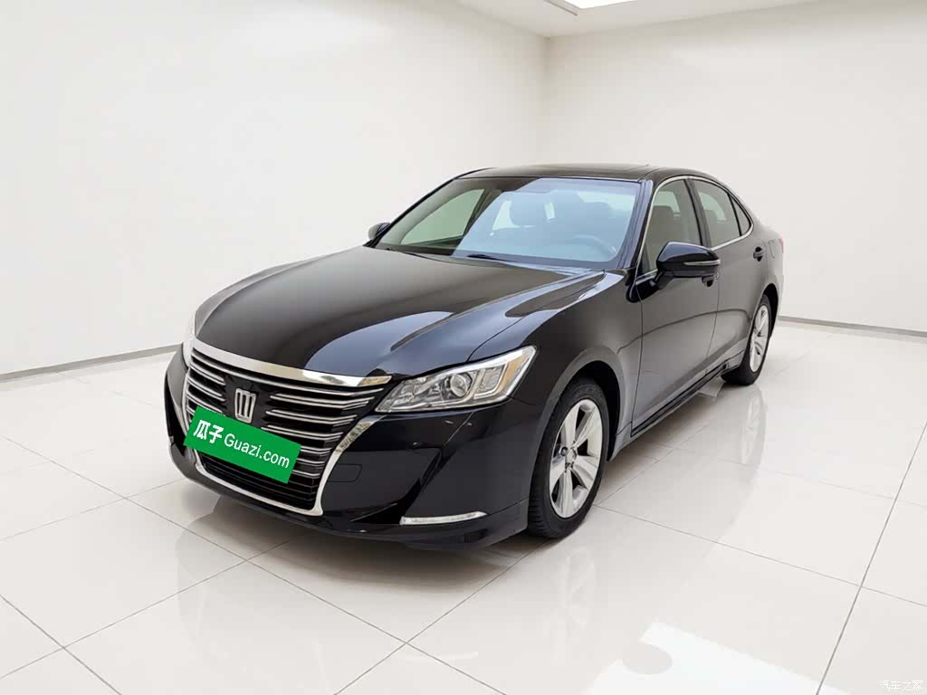 Toyota Crown, 2015 1