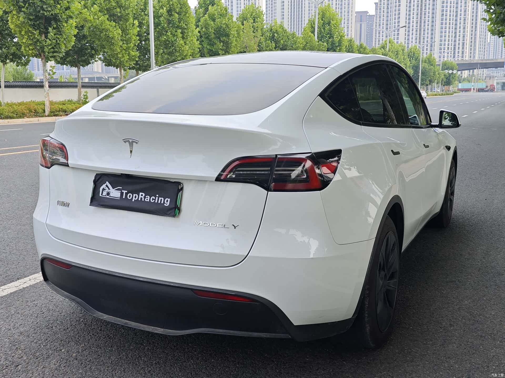 Tesla Model Y, 2024 7
