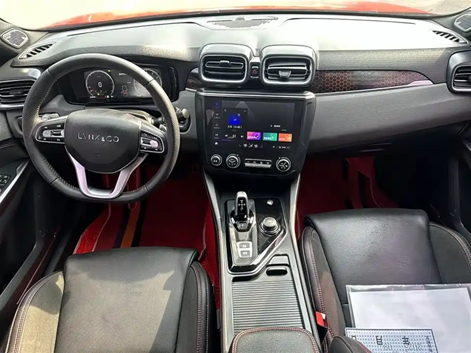 Lynk & Co 03