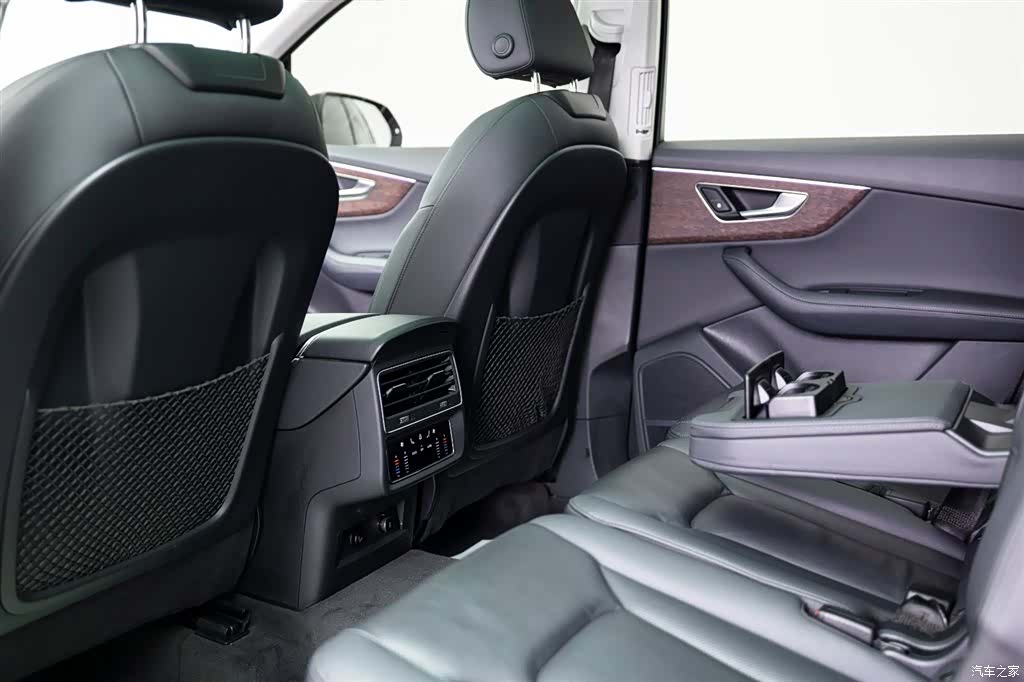 Audi Q7, 2024 8