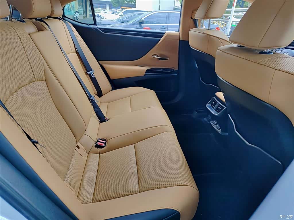 Lexus ES, 2022 12