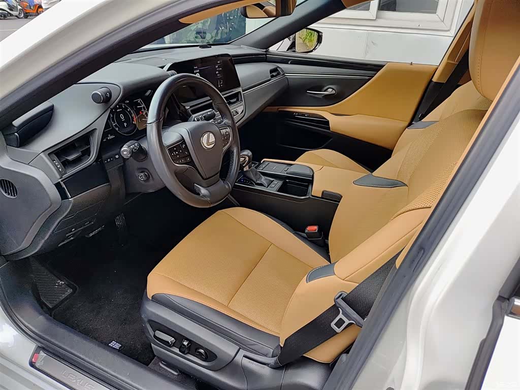 Lexus ES, 2022 8