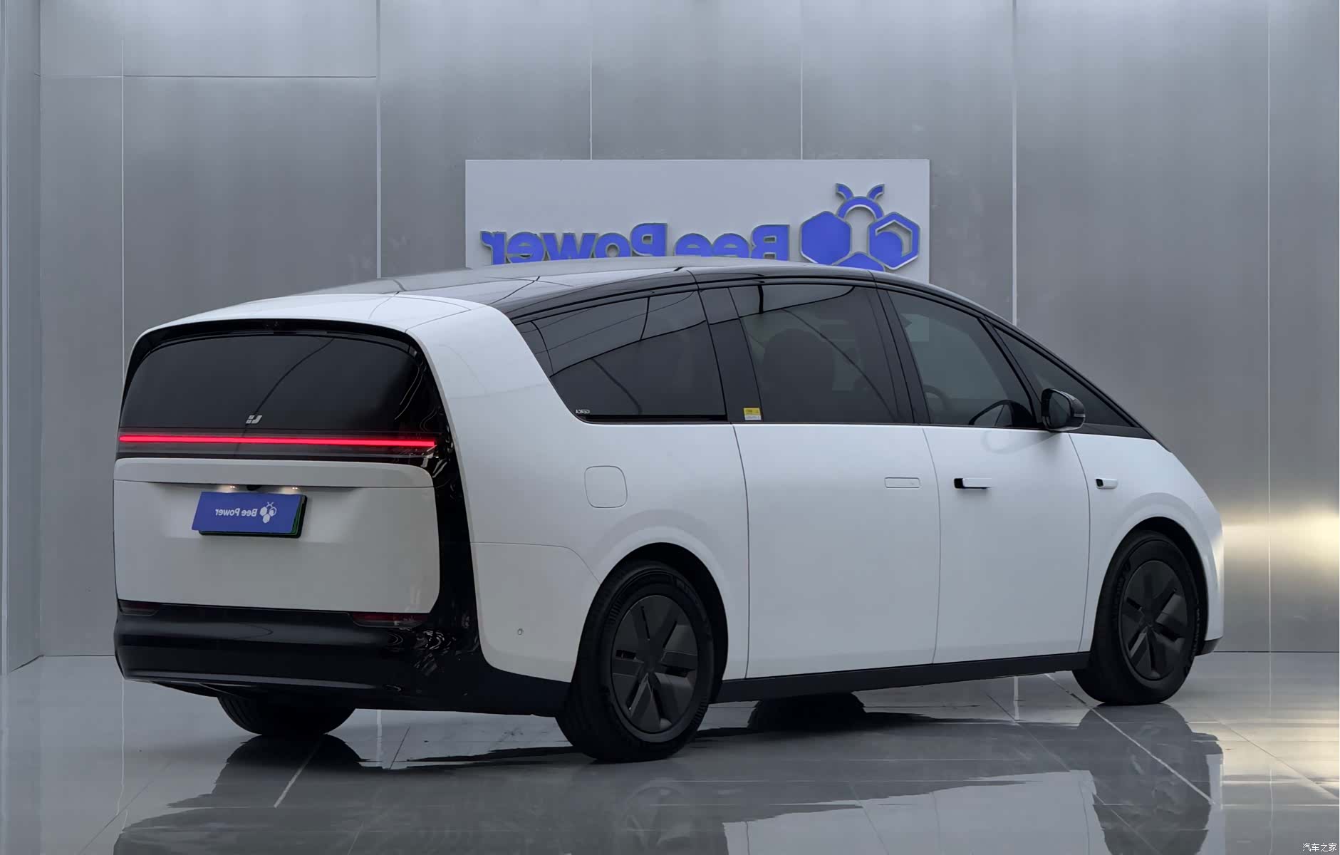Li Auto MEGA, 2025 8