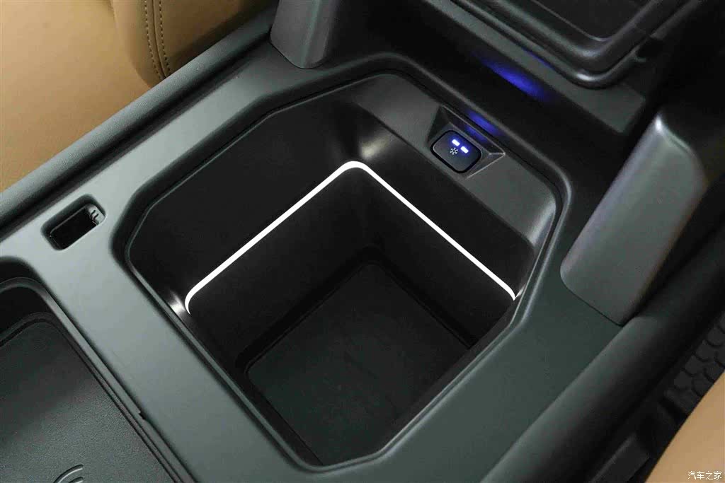 Land Rover Defender, 2024 18
