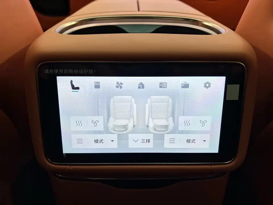 Lynk & Co 900