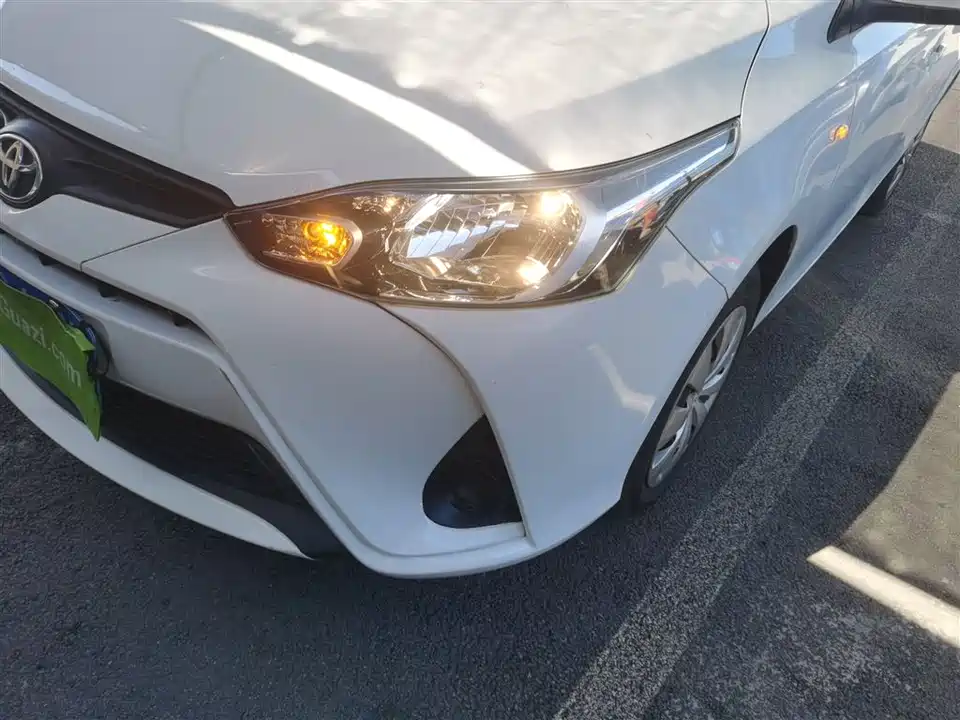 Toyota YARiS L to enjoy