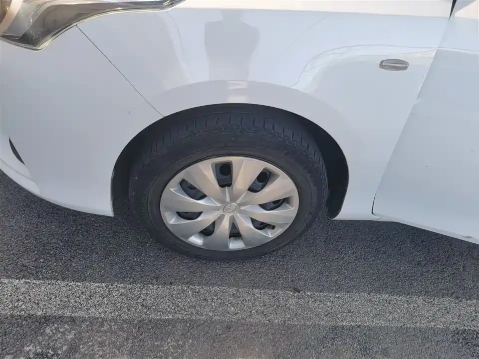 Toyota YARiS L to enjoy