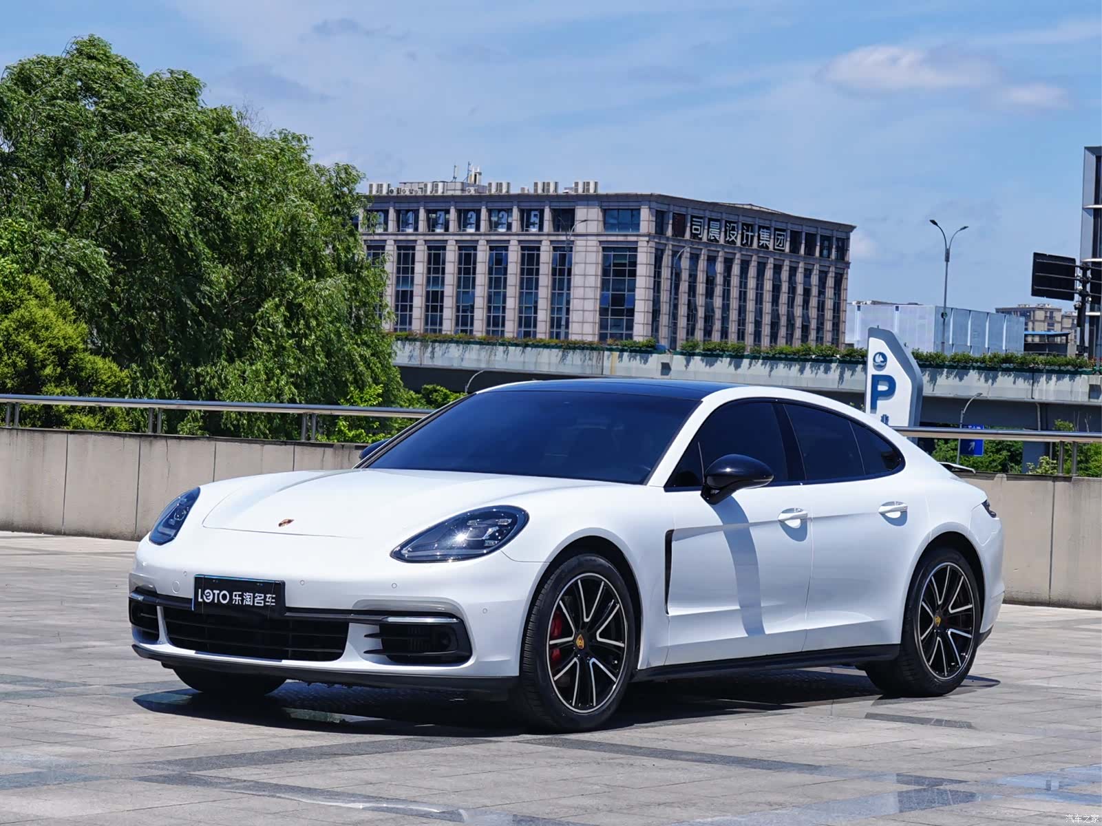 Porsche Panamera, 2017 1
