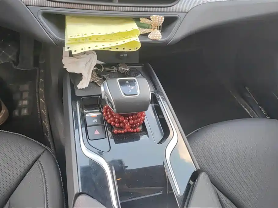 Hongqi E-QM5