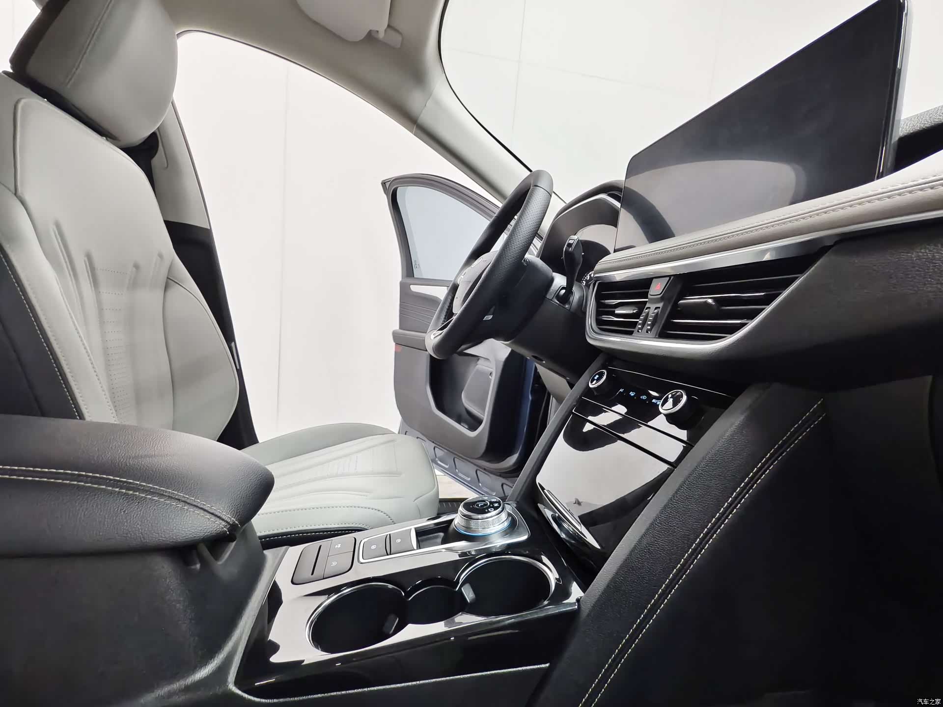 Ford Escape, 2025 15