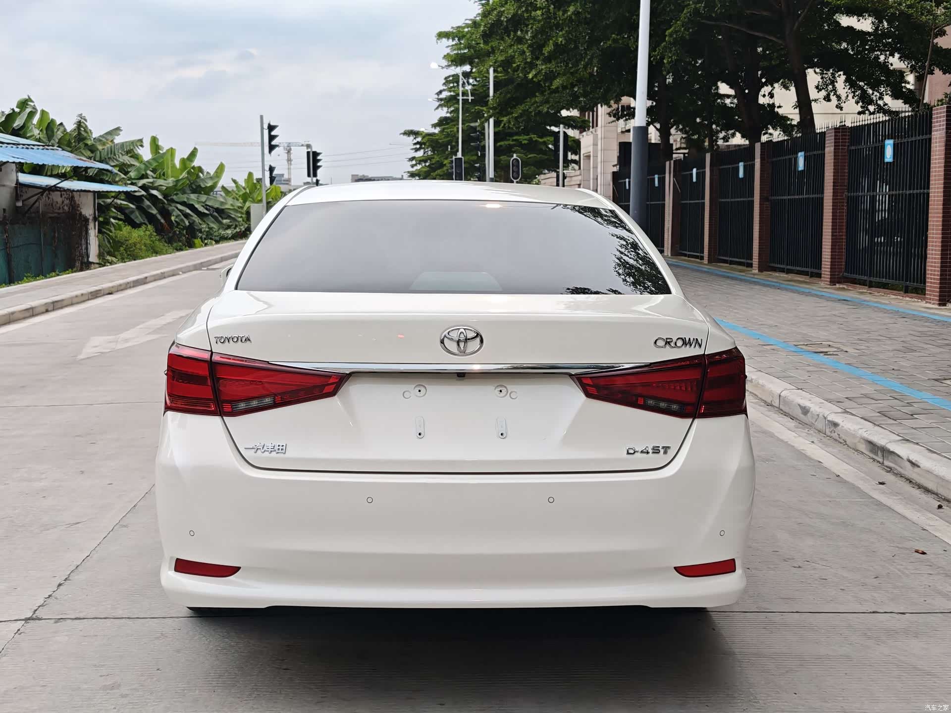 Toyota Crown, 2017 все фото