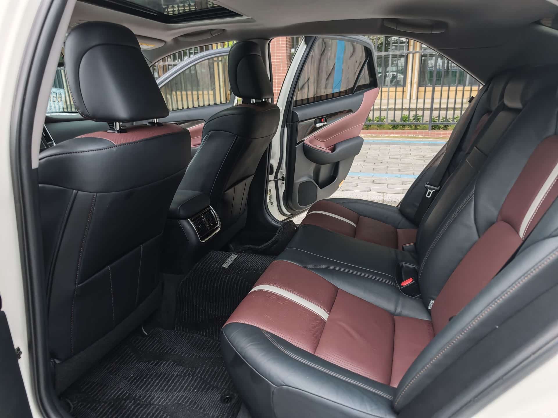 Toyota Crown, 2017 9