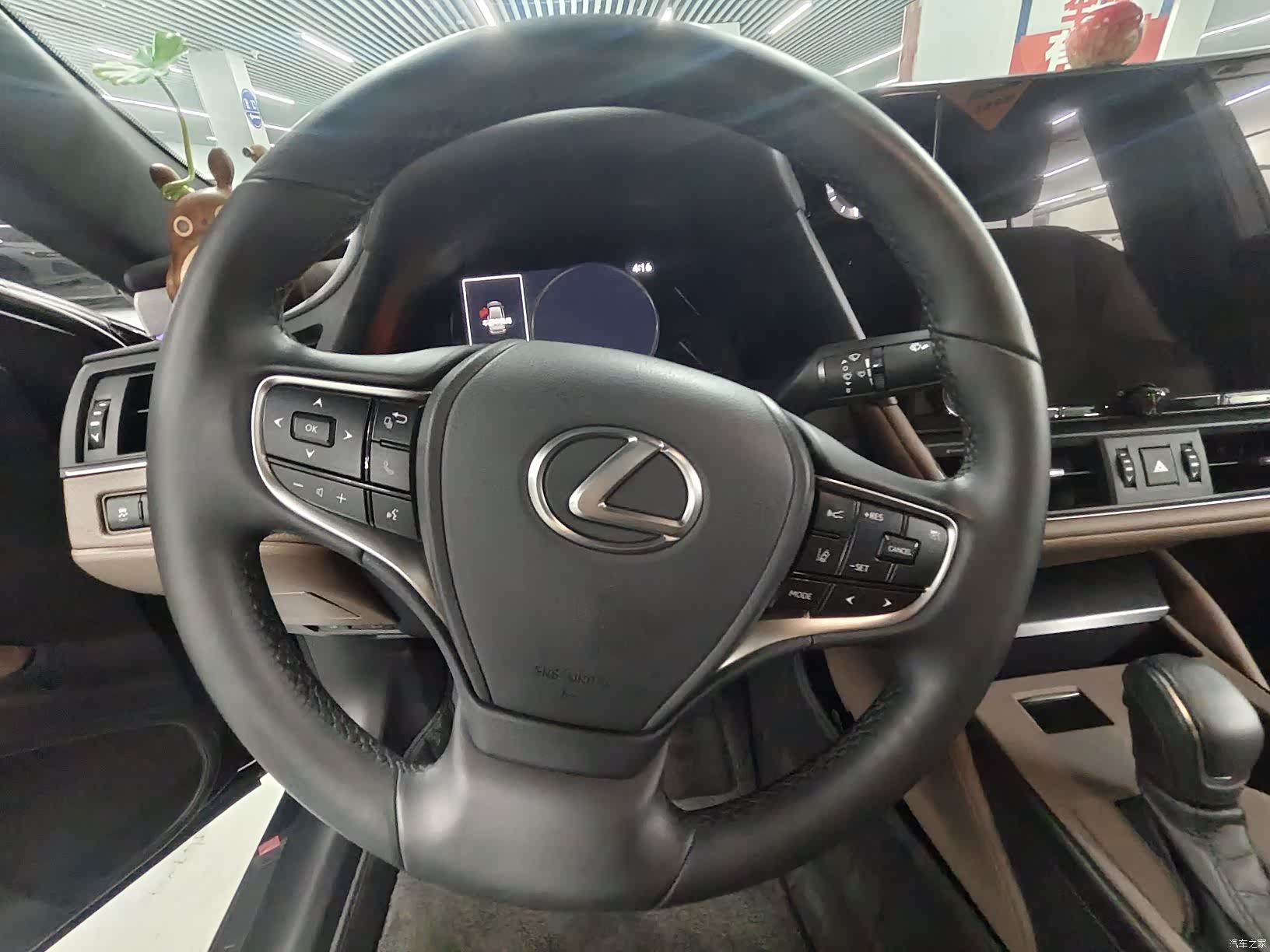 Lexus ES, 2025 8