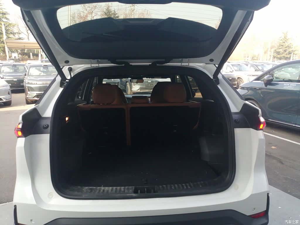 Geely Galaxy L7, 2025 15