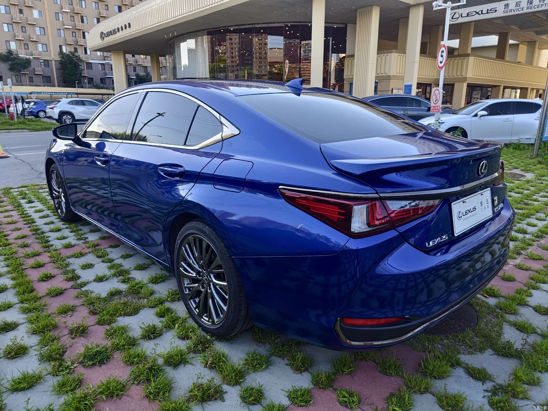 Lexus ES, 2019 3