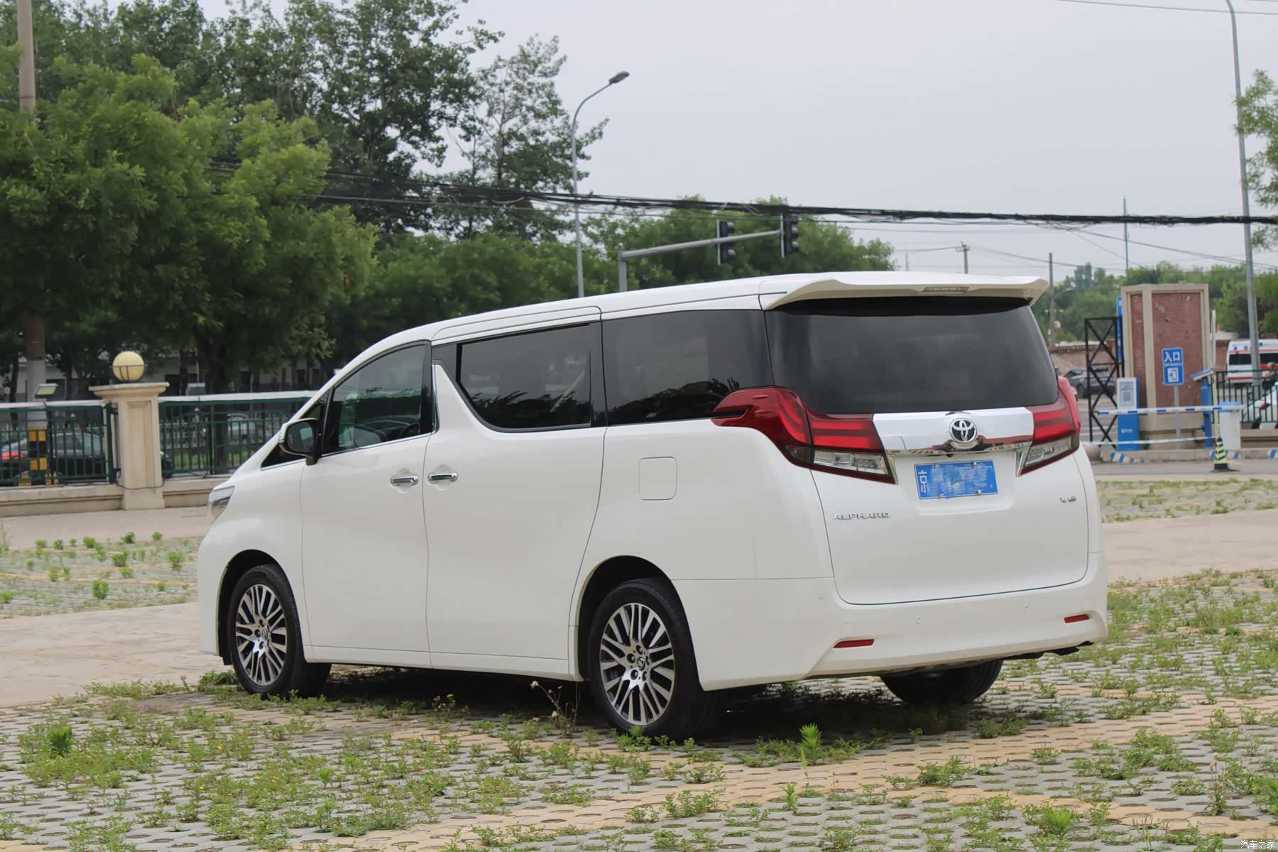 Toyota Alphard, 2016 6