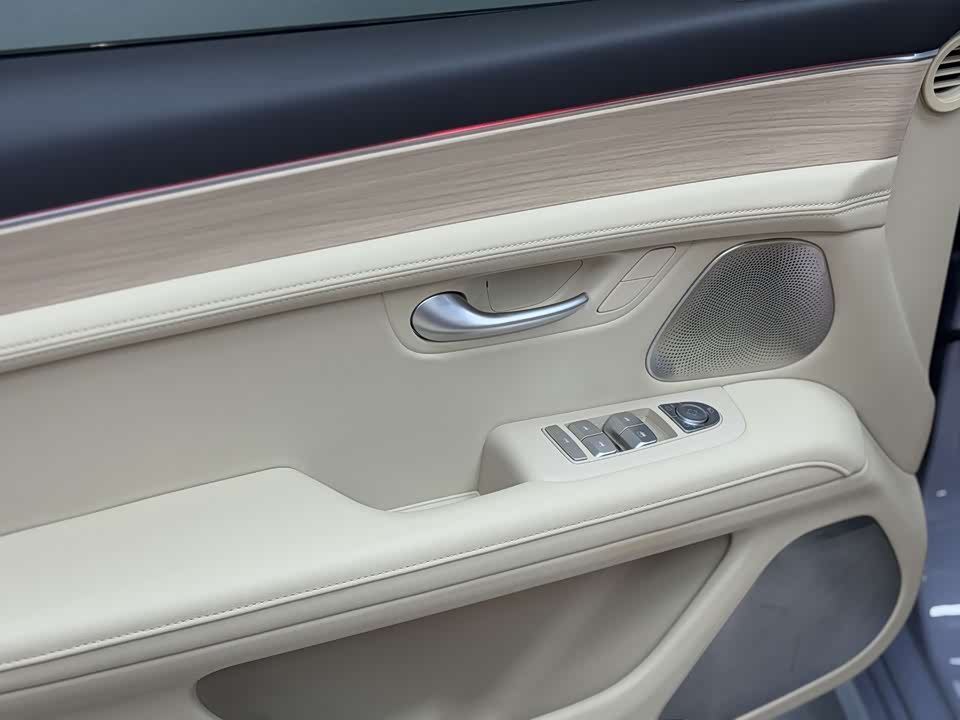 AITO Ask the world M5