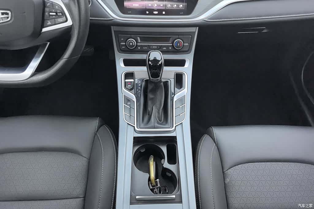 Geely Emgrand, 2022 16