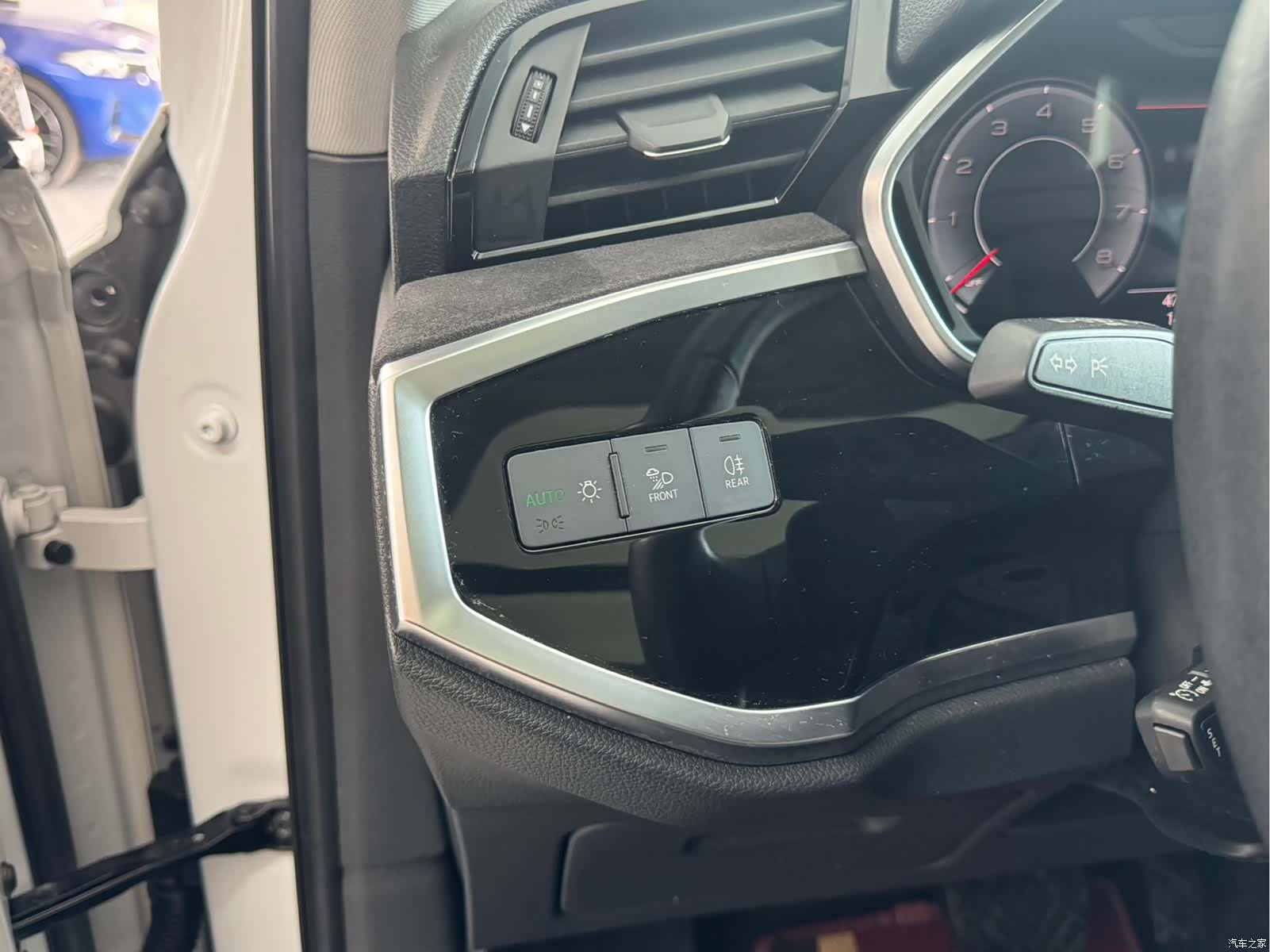 Audi Q3, 2023 10