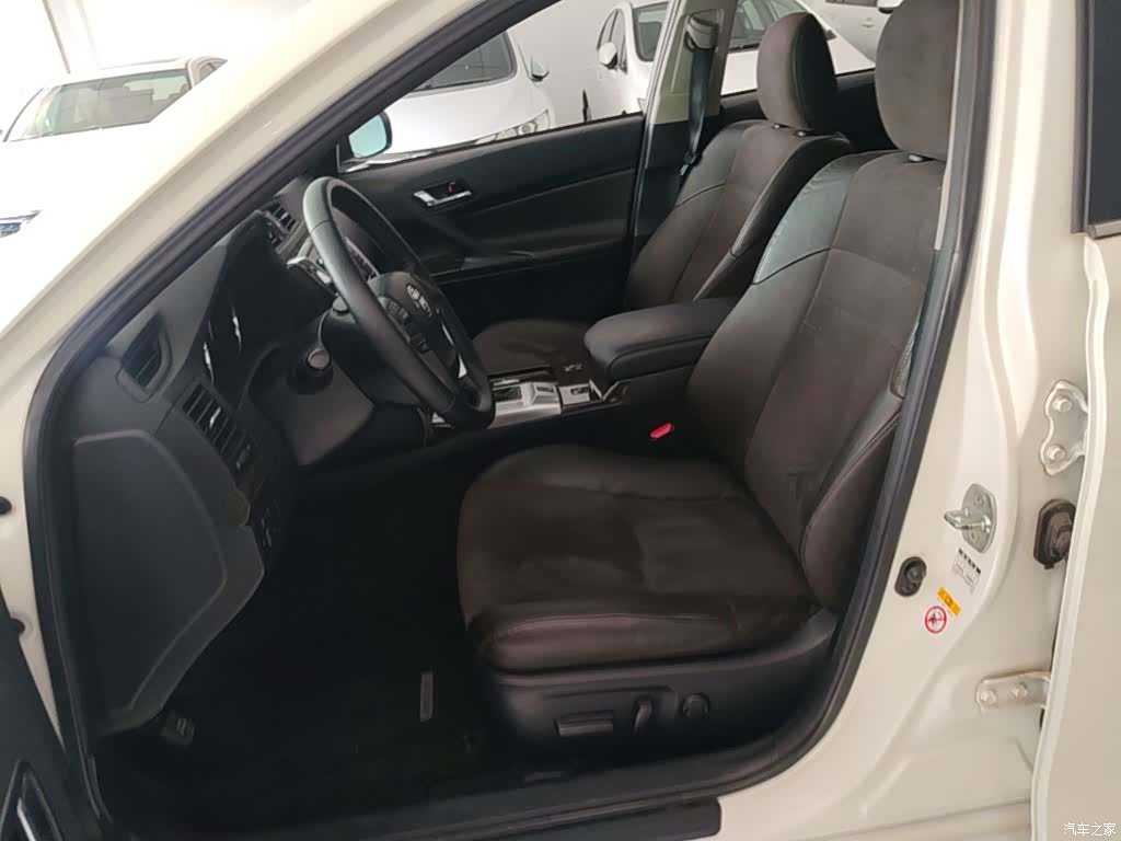 Toyota 2.5V, 2017 15